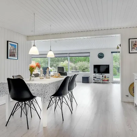 3 Bedroom Cozy In Holiday home Jerup