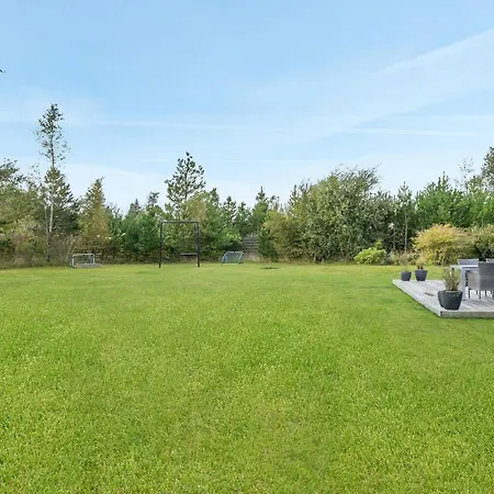 3 Bedroom Cozy In Holiday home